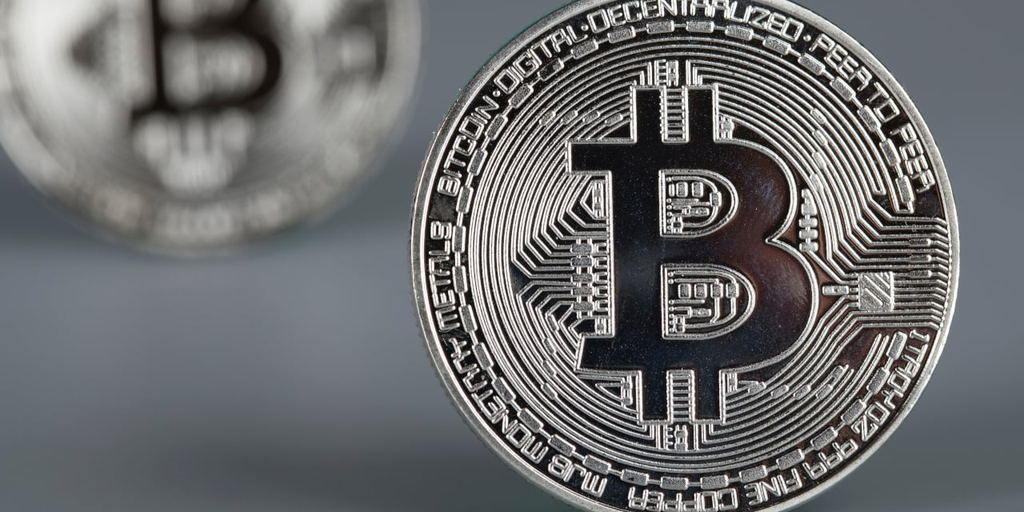 Bitcoin Funds Bloated With Cash as Investors Rush In