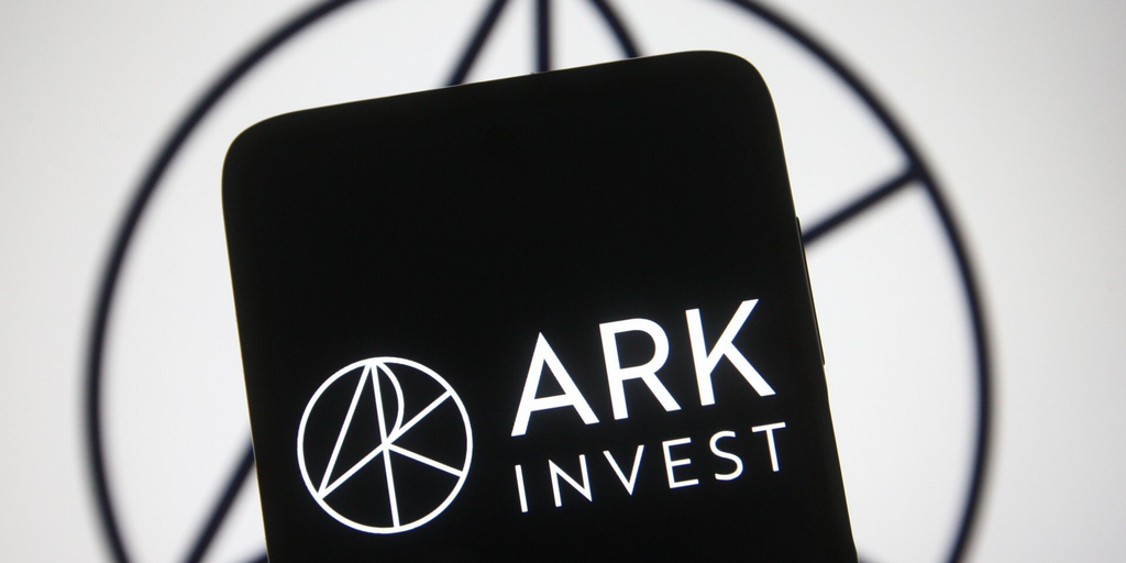 Cathie Wood’s Ark Invest Sells .8M in Coinbase, Grayscale Bitcoin Trust Shares as Crypto Market Surges