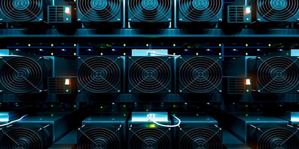 Bitcoin Miner Hut 8 Shares Plummet 8% After Disappointing Q2 Revenue Figures
