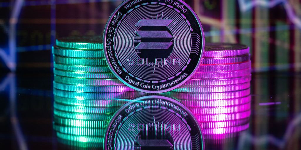 Solana Up 12% and Dogwifhat Surges as Bitcoin Dips Under $44K