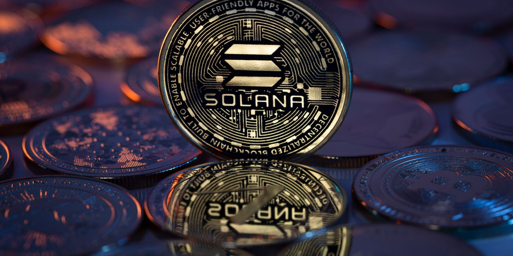 SOL Dips 4% Following Solana Network Outage