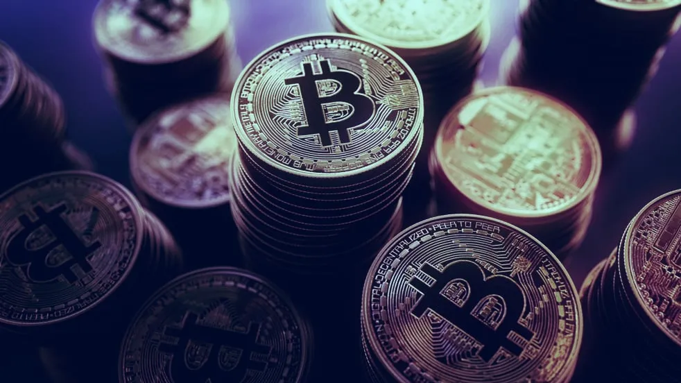 Una pila de monedas de Bitcoin. Imagen: Shutterstock.