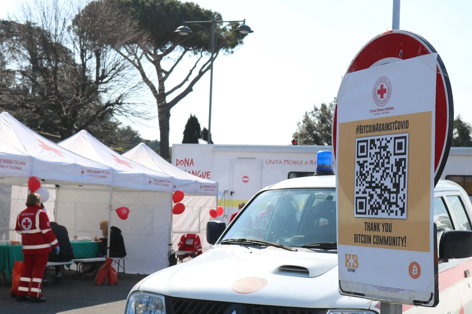 COVID-19: Las donaciones de Bitcoin financian el puesto médico de la Cruz Roja