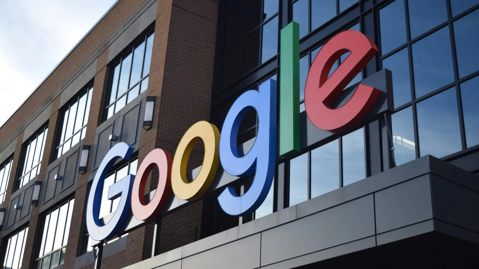 Google utiliza el navegador Chrome, que ejecuta la tienda de Extensión. Imagen: Shutterstock.