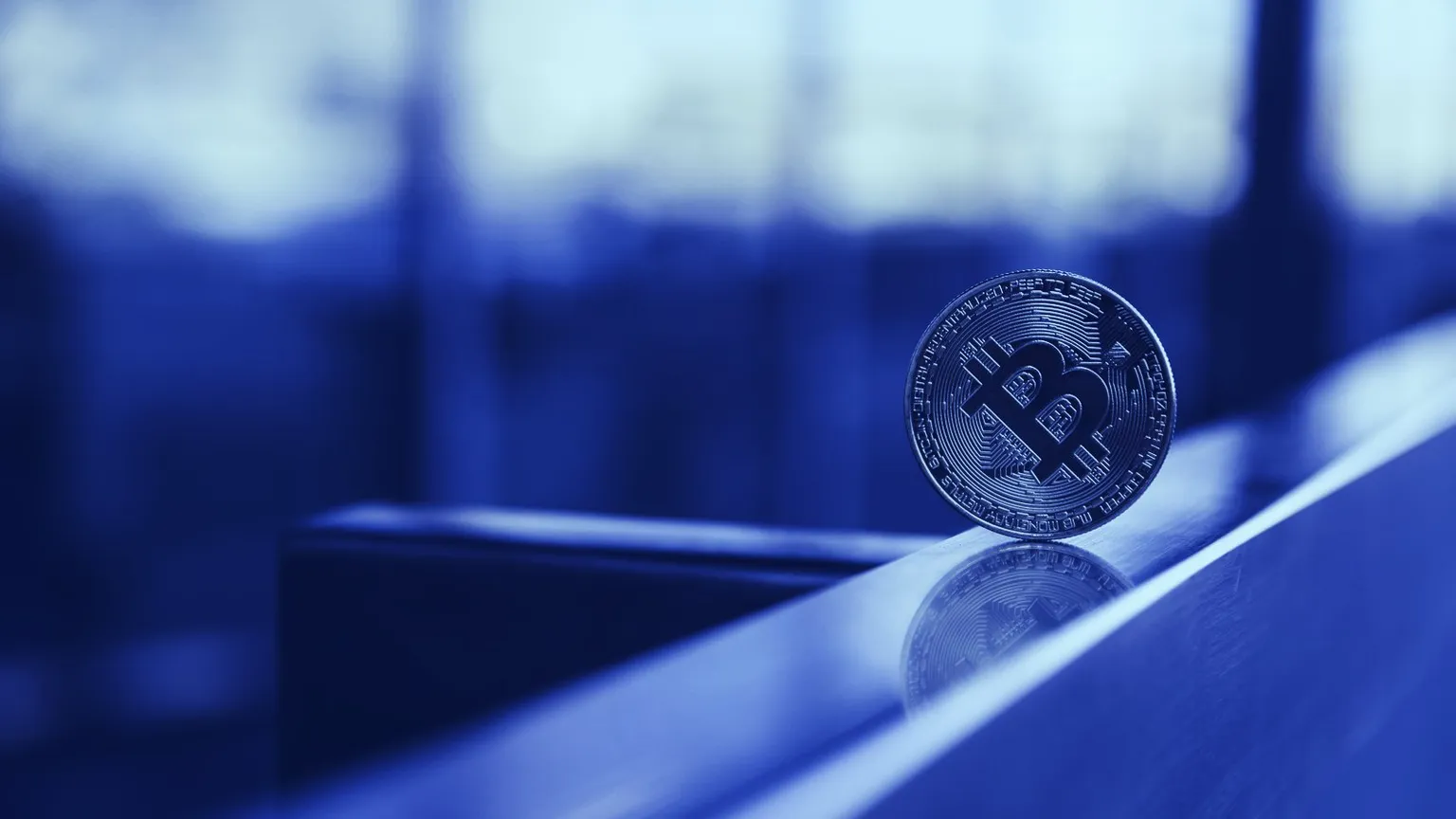 Bitcoin todavía sigue la pista del mercado de valores. Imagen: Shutterstock