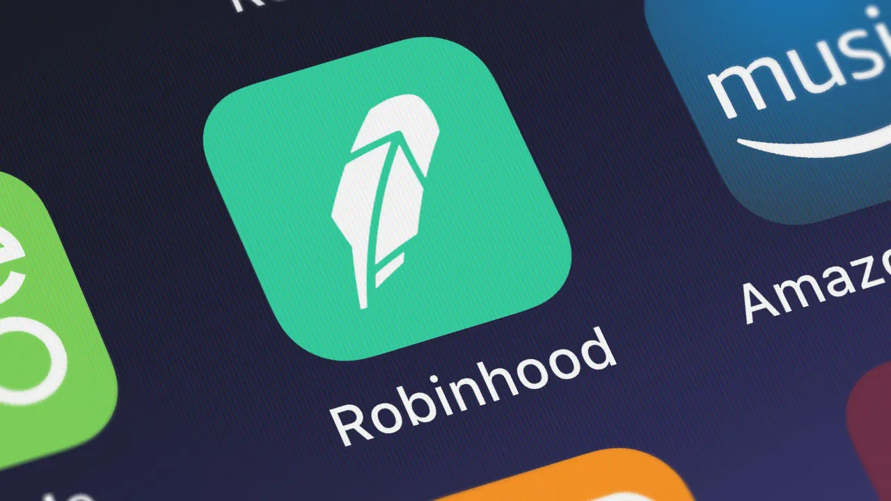 Robinhood ofrece el comercio de criptomonedas a sus usuarios. Imagen: Shutterstock
