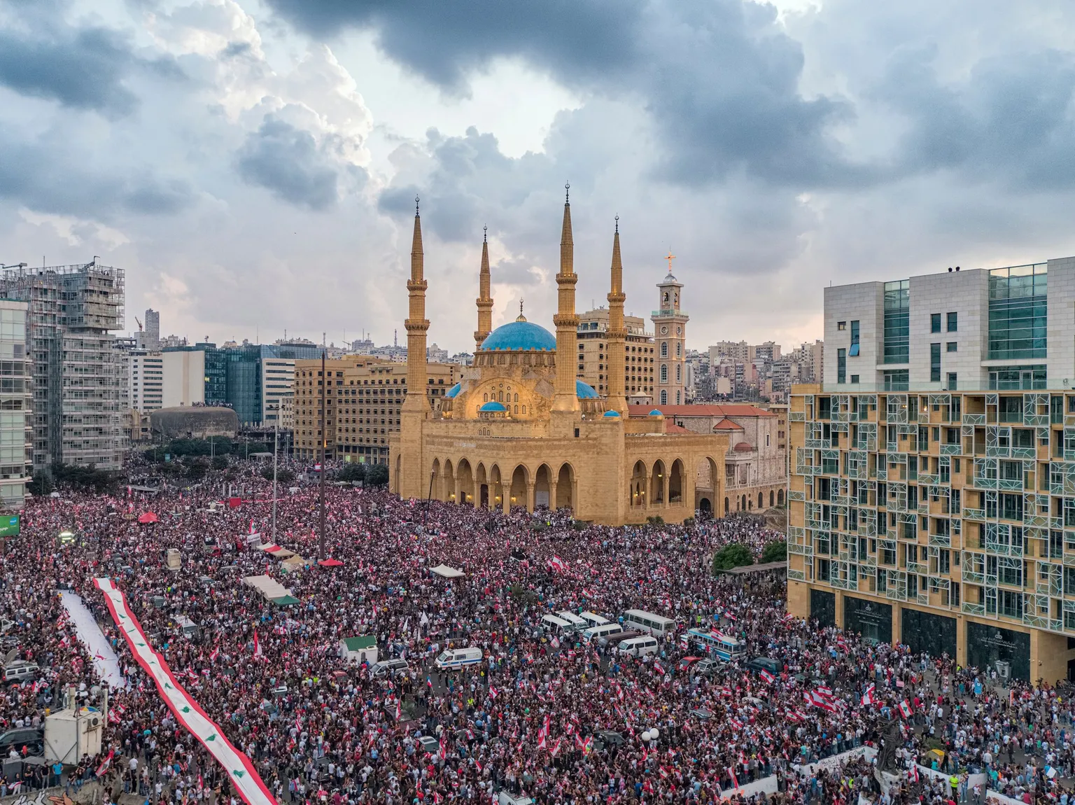 Manifestaciones en la Plaza de los Mártires de Beirut, octubre de 2019. Imagen: Shutterstock