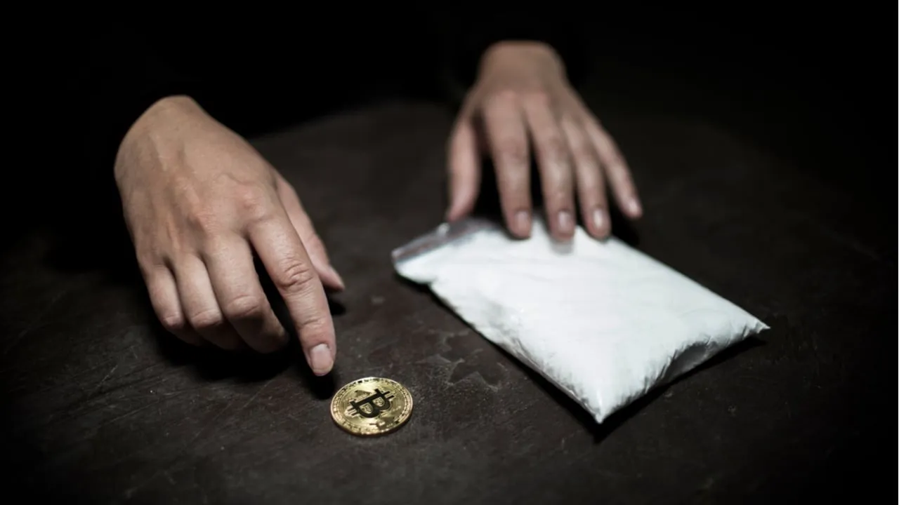 Buying drugs with Bitcoin. Image: Shutterstock