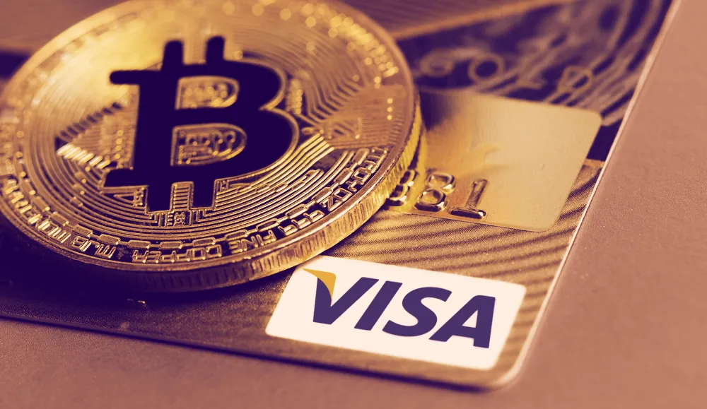 Tarjeta Visa con Bitcoin. Imagen: Shutterstock