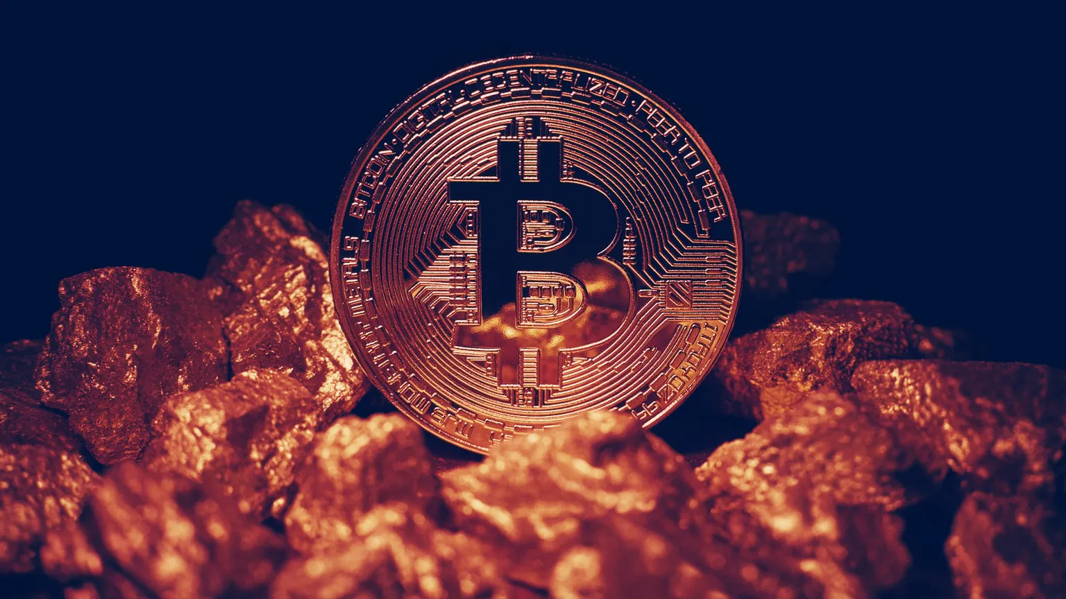 Bitcoin sobre oro. Imagen: Shutterstock