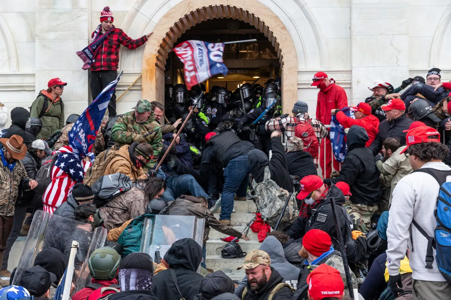 Las manifestaciones Pro Trump se pudieron financiar con Bitcoin. Imagen: Shutterstock