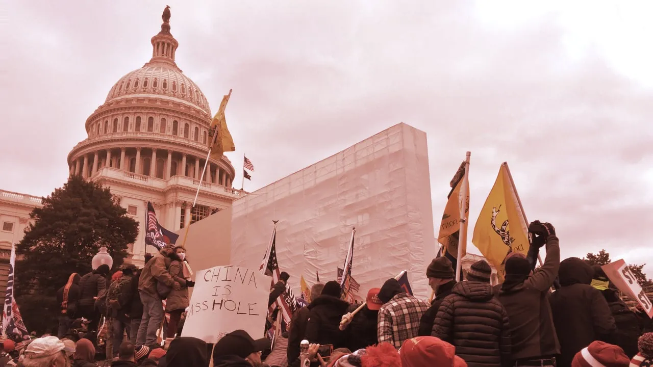 Los manifestantes pro-Trump irrumpieron en el edificio del Capitolio de EE.UU. en DC el 6 de enero. Imagen: Wikimedia Commons