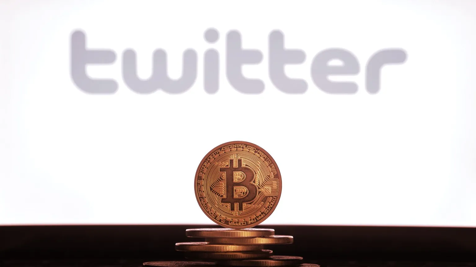 Twitter y Bitcoin. Imagen: Shutterstock