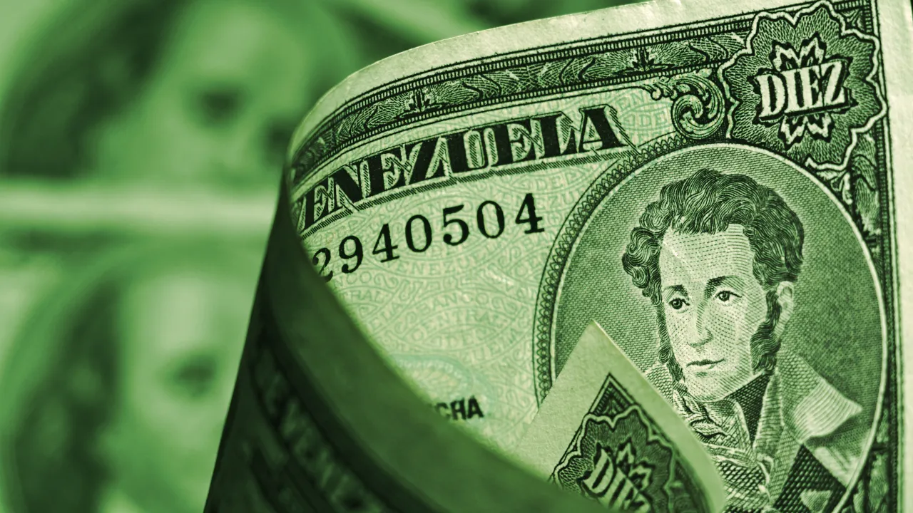 Los dólares estadounidenses tienen una gran demanda en toda América Latina. Imagen: Shutterstock