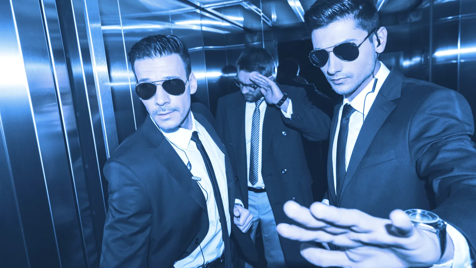 bodyguard obstructing paparazzi when celebrity going into elevator. Image: Shutterstock
