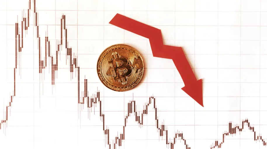 Gráfico del precio de Bitcoin a la baja. Imagen: Shutterstock