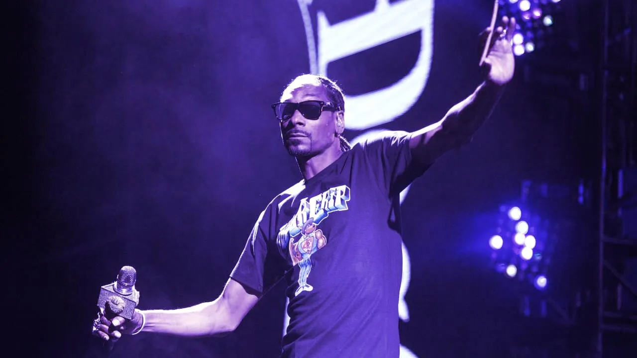 Snoop Dogg es uno de los muchos famosos que han lanzado NFTs. Imagen: Shutterstock