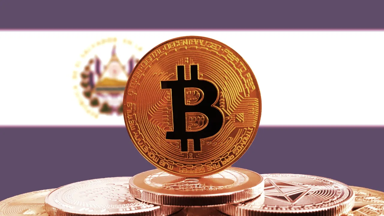 El Bitcoin ya es de curso legal en El Salvador. Imagen: Shutterstock