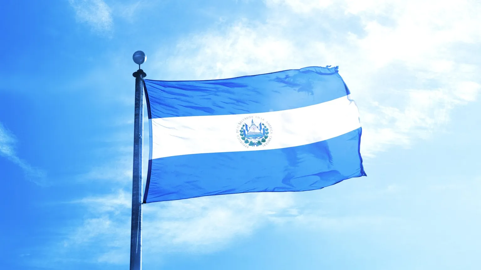 El Salvador Flag on the mast. Image: Shutterstock