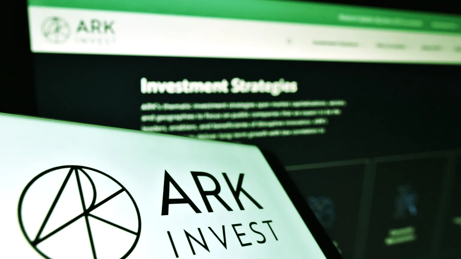 ARK Invest cuenta con numerosos ETFs con exposición a empresas cripto-afines. Imagen: Shutterstock