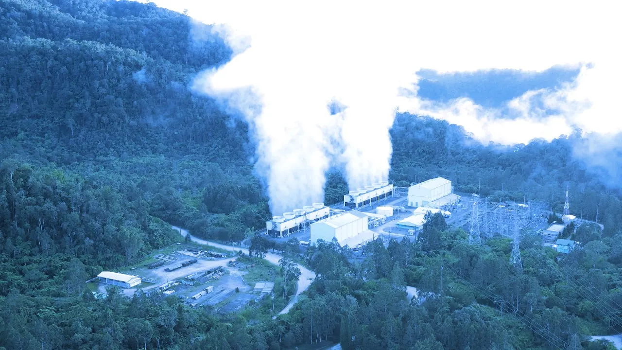 Geothermal energy from an active volcano. Image: Shutterstock