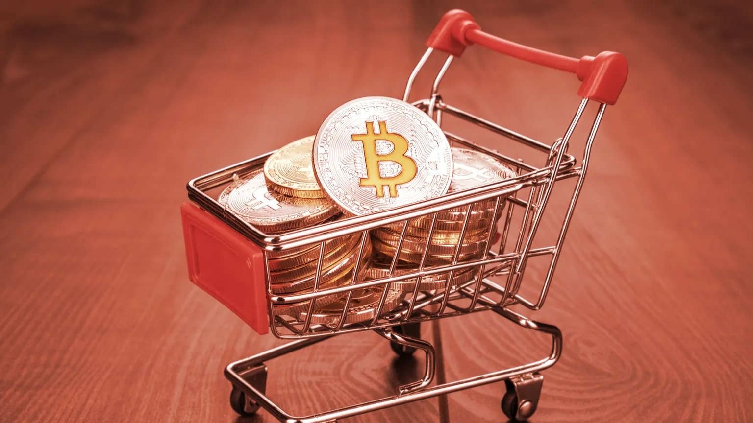 Comprando Bitcoin. Imagen: Shutterstock