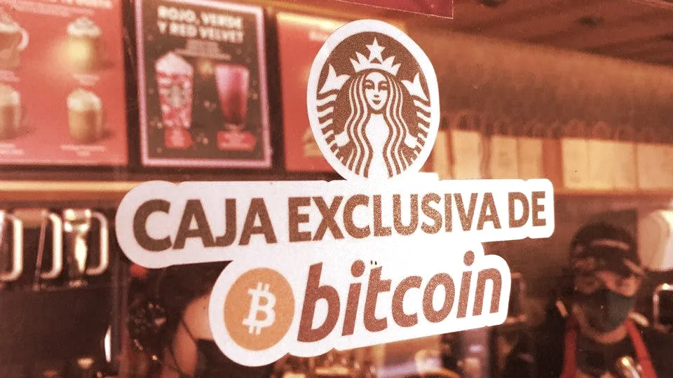 In a San Salvador Starbucks you can spend Bitcoin. Image: Mathew Di Salvo/Decrypt