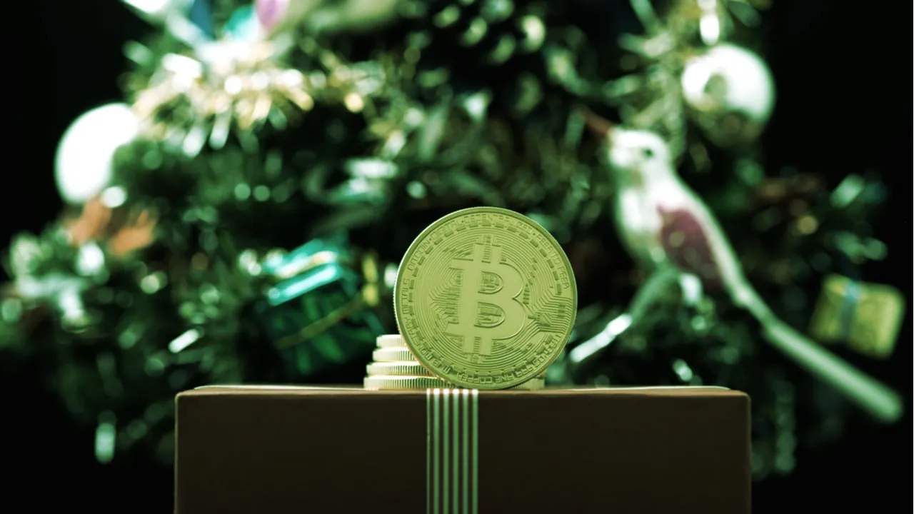 Bitcoin under the Christmas tree. Image: Shutterstock