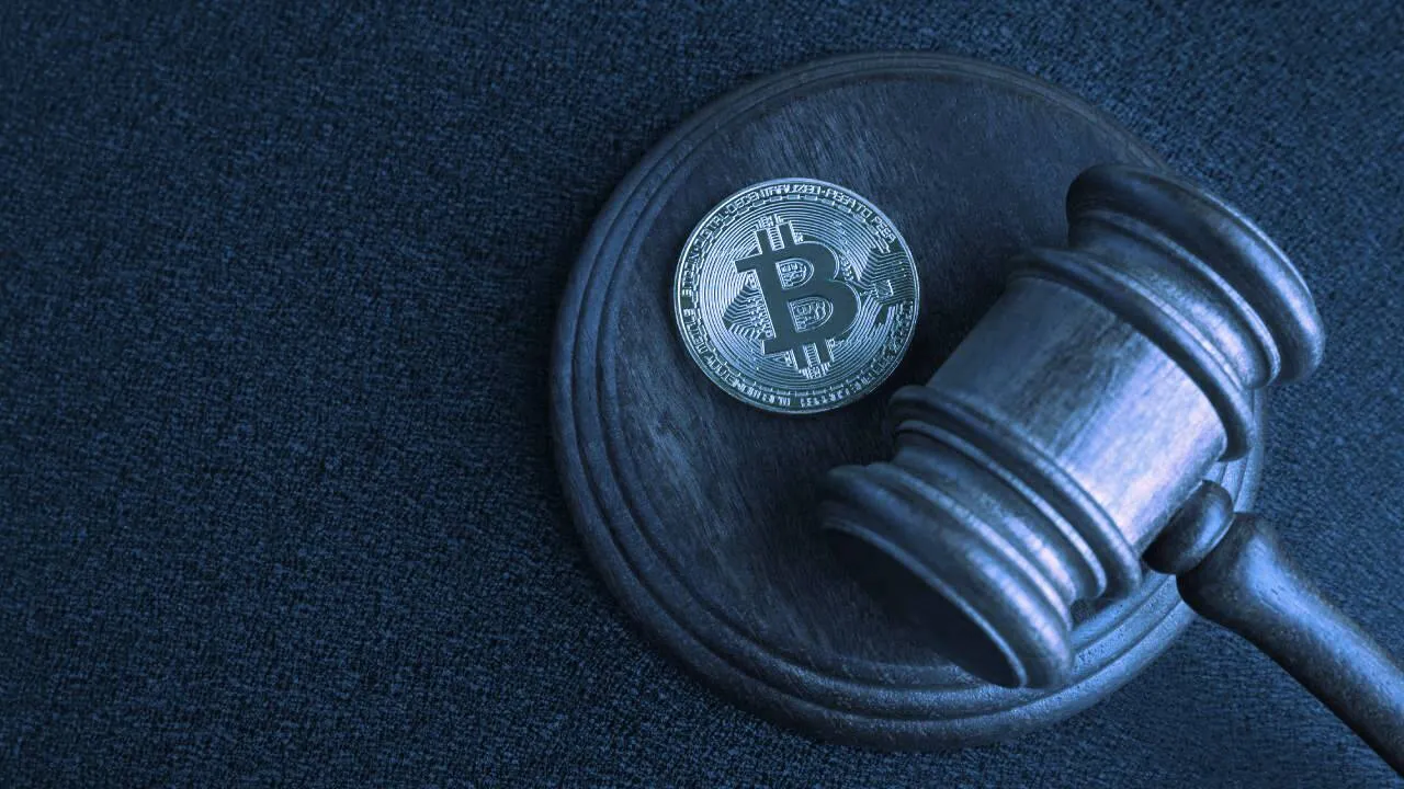 Bitcoin y la ley. Imagen: Shutterstock