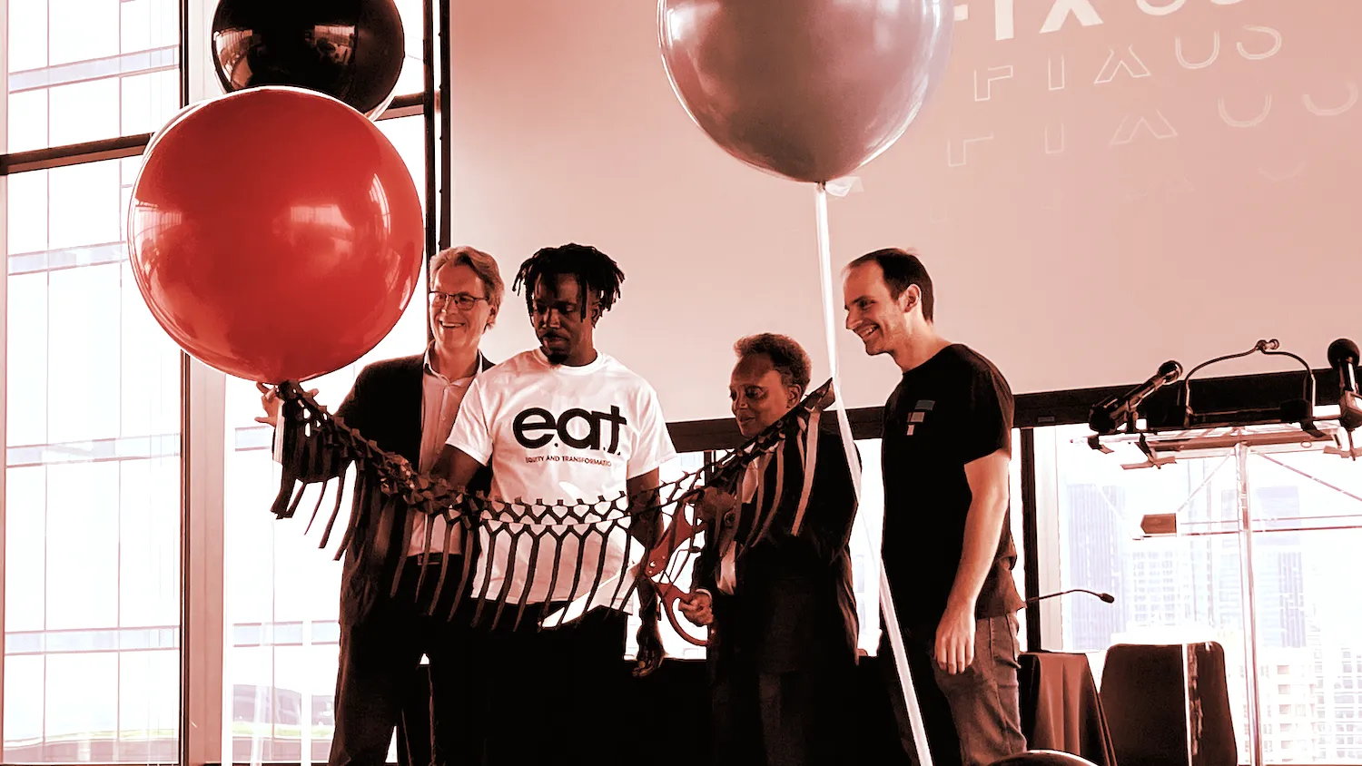 Chicago Mayor Lori Lightfoot cuts the ribbon at the new FTX US headquarters. Image: Decrypt