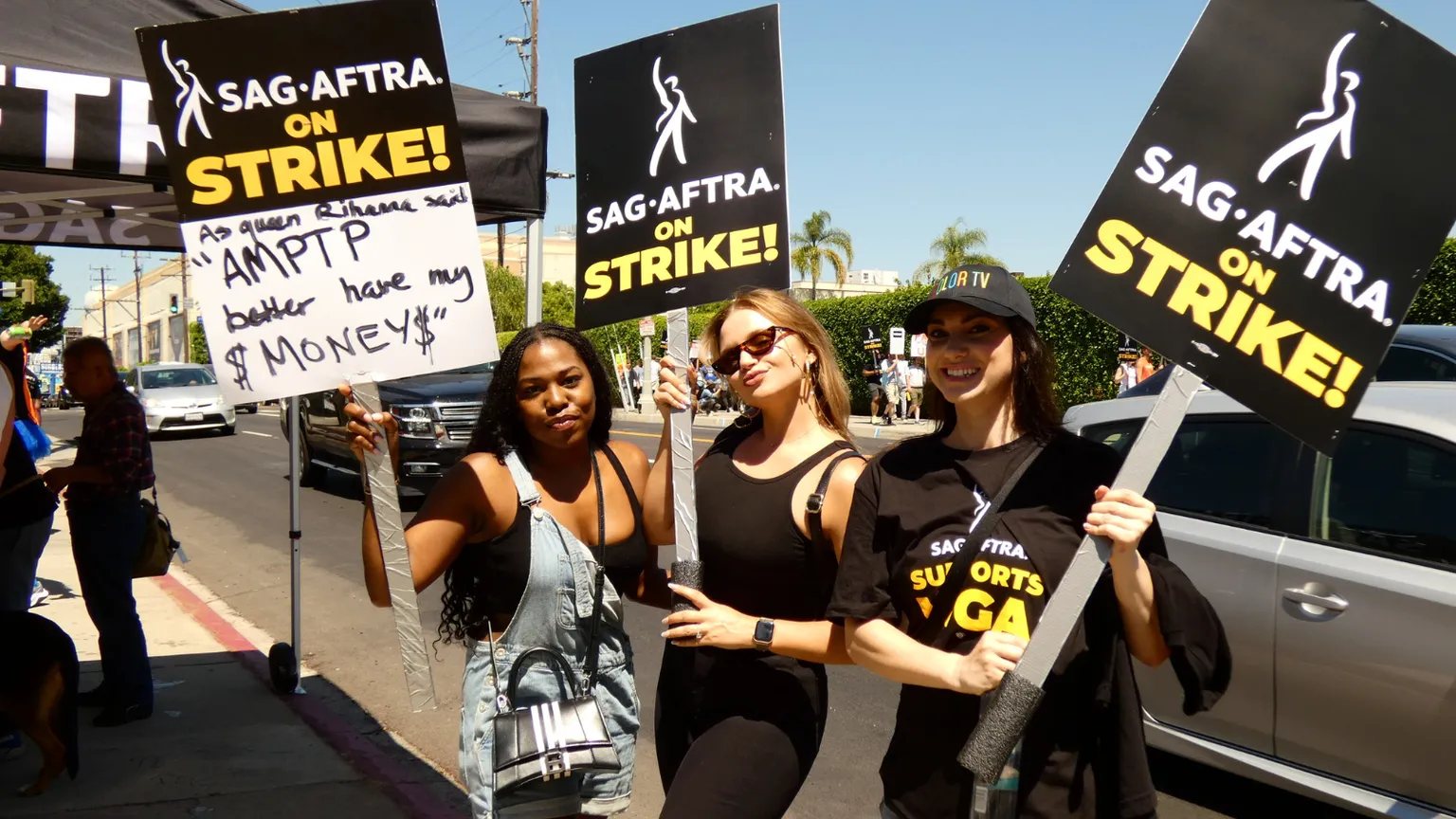 SAG-AFTRA members join WGA members on the picket lines outside of Hollywood studios. Image: Jason Nelson/Decrypt.