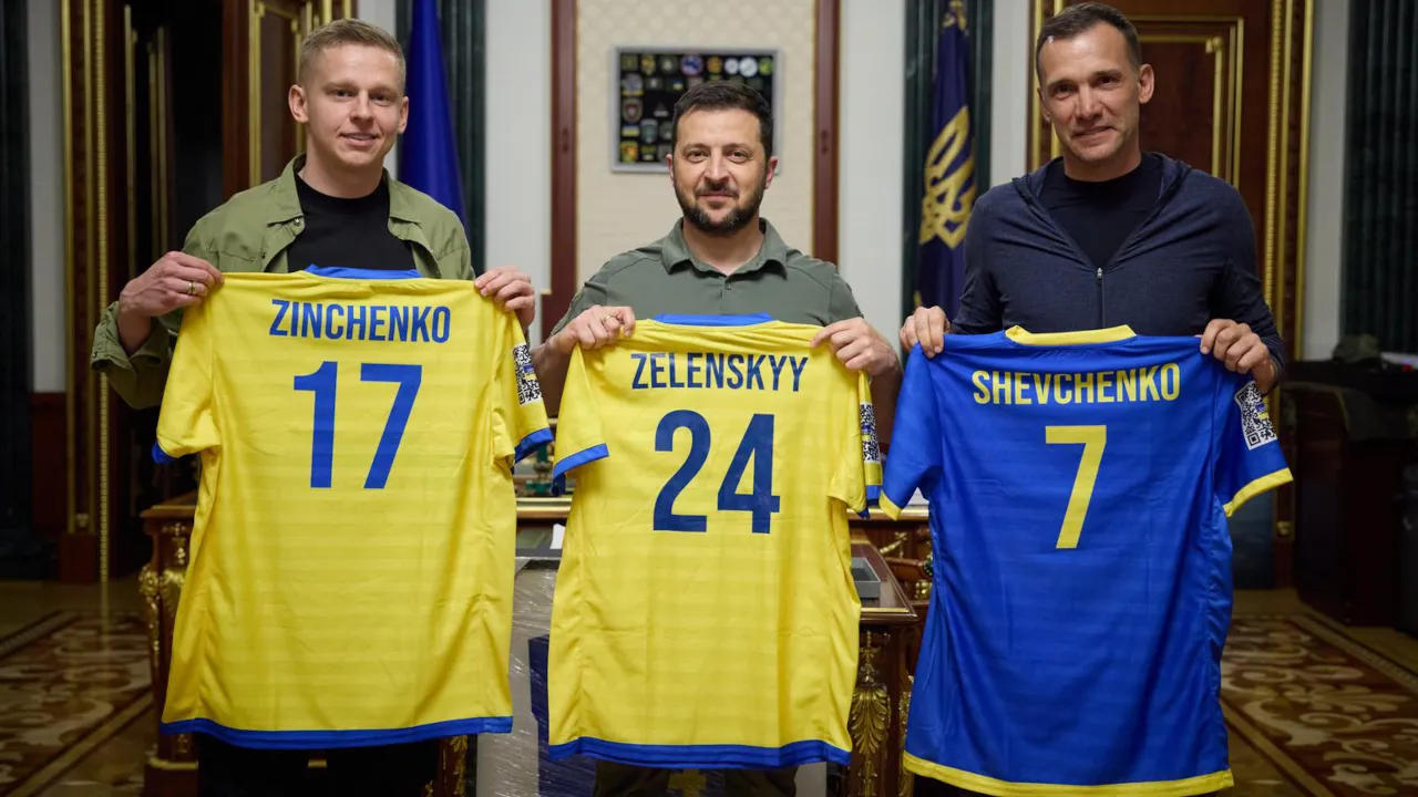 Ukrainian President Volodymyr Zelenskyy flanked by soccer legends Andriy Shevchenko and Oleksandr Zinchenko. Image: Game4Ukraine