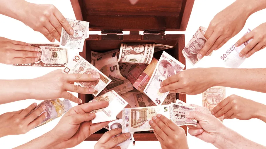 Pooling money together. Image: Shutterstock.