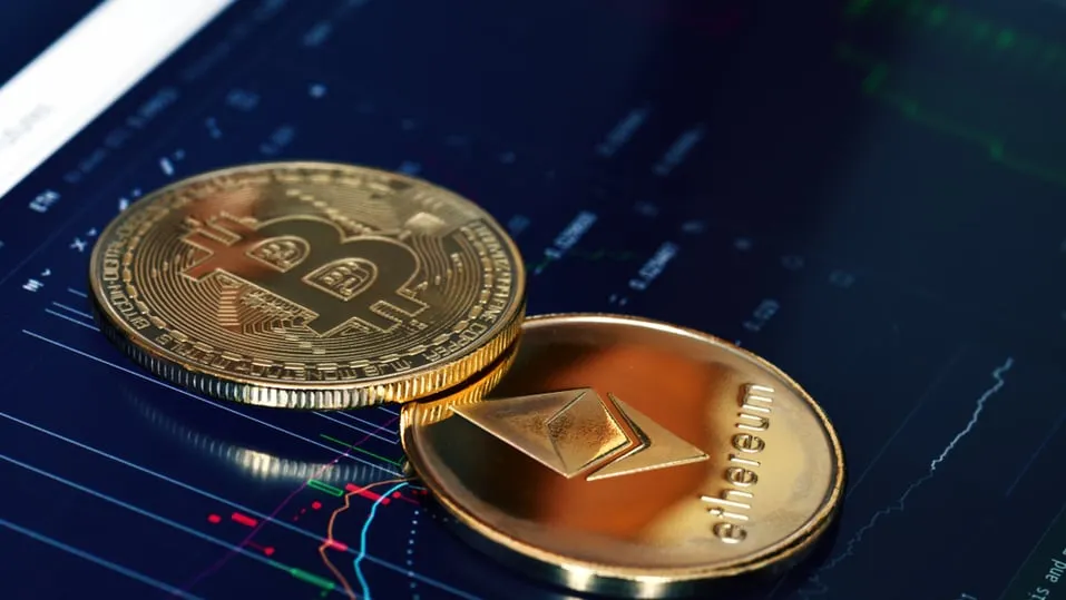 Bitcoin y Ethereum son las monedas líderes del mercado de criptomonedas. Imagen: Shutterstock