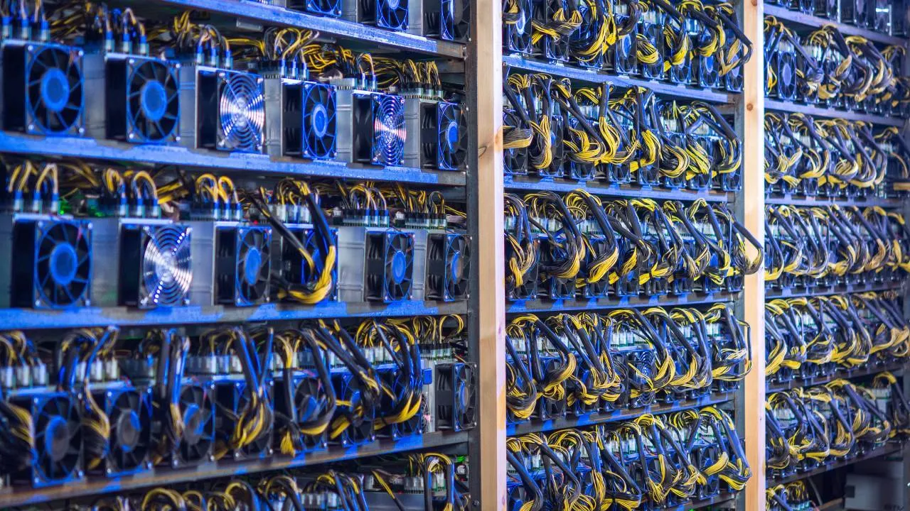 Bernstein Sees Potential in AI Data Center Pivot for Bitcoin Miners