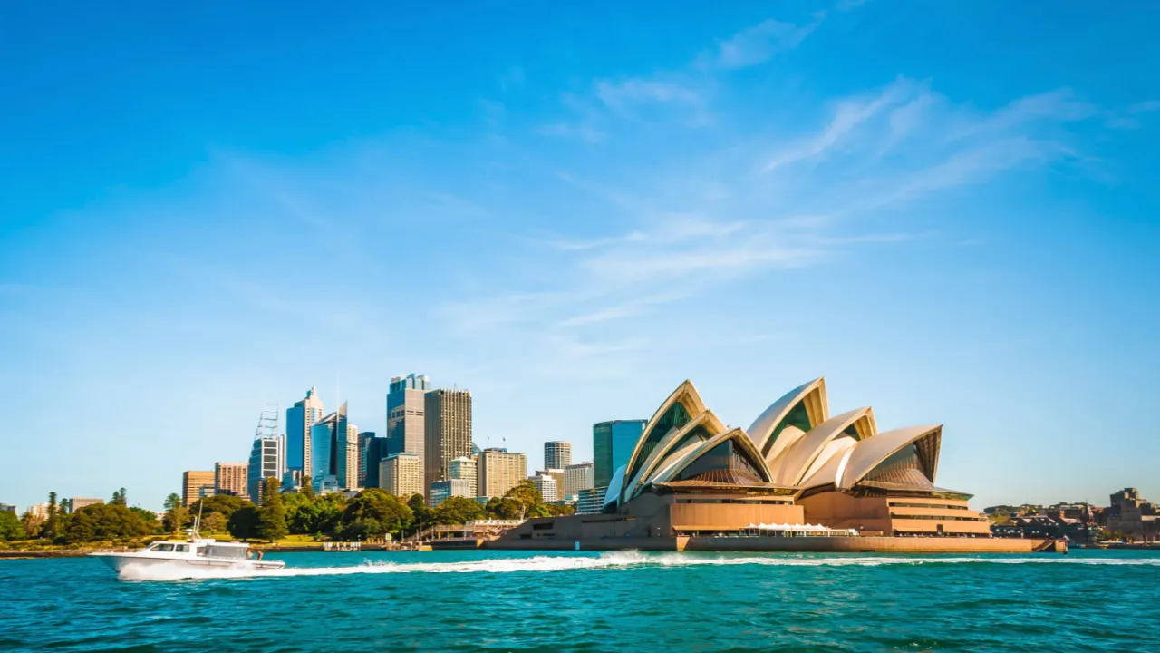 Australia's Financial Regulator Warns of Ongoing Crypto Scams Despite Monthly Decline Since April