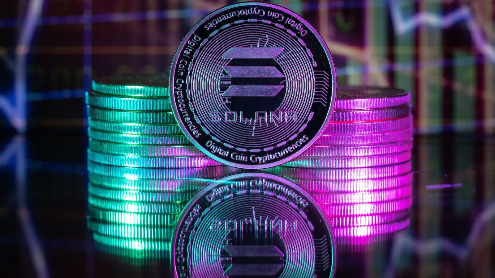 Solana Funds Mark Record Losses While Bitcoin ETFs Gain