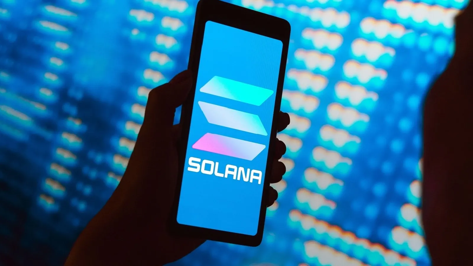 Solana Soars 4% as Meme Coins and Alts See an Uptick