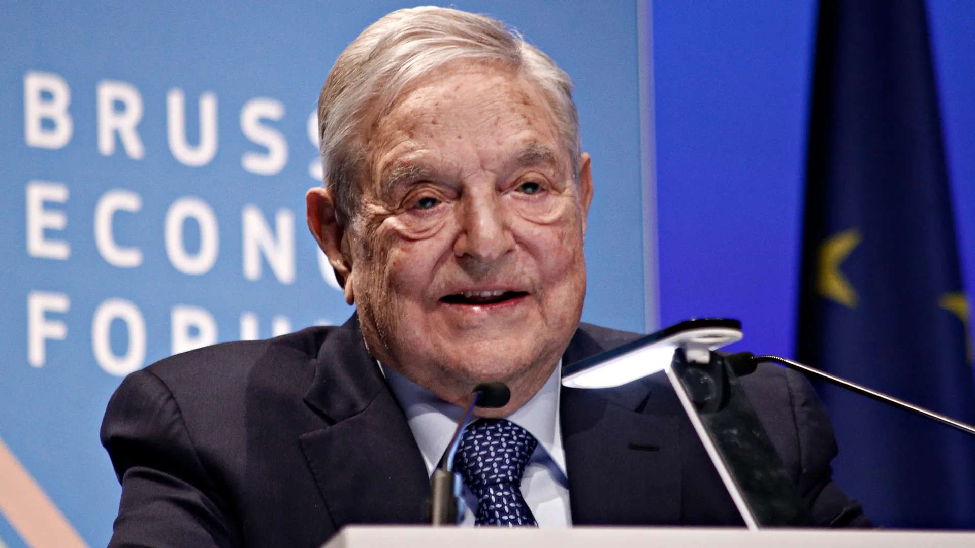 George Soros’ Reflexivity Theory Explains Why Altcoins Swing Harder Than Bitcoin: Analyst