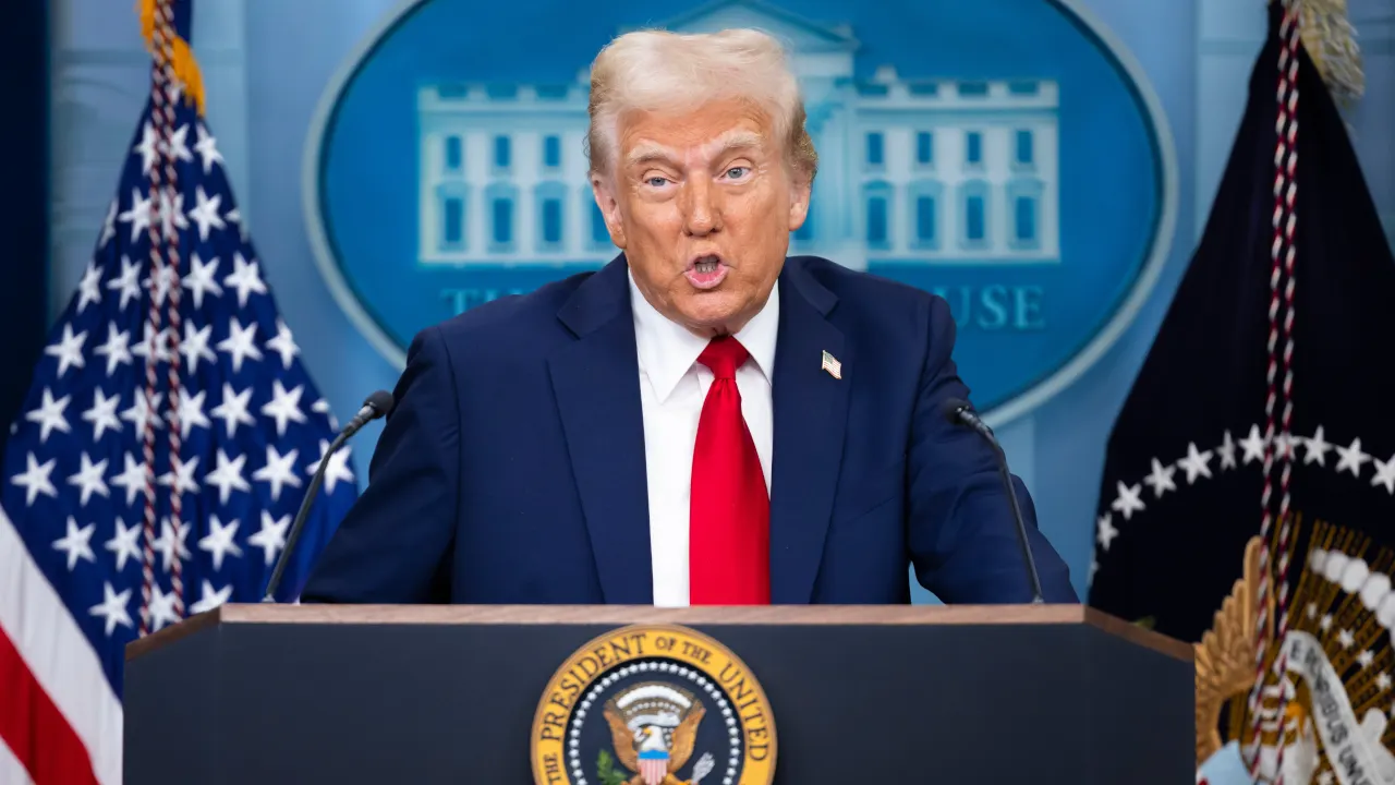 What Trump Firing Fed Chair Would Mean for Bitcoin—And the US Economy