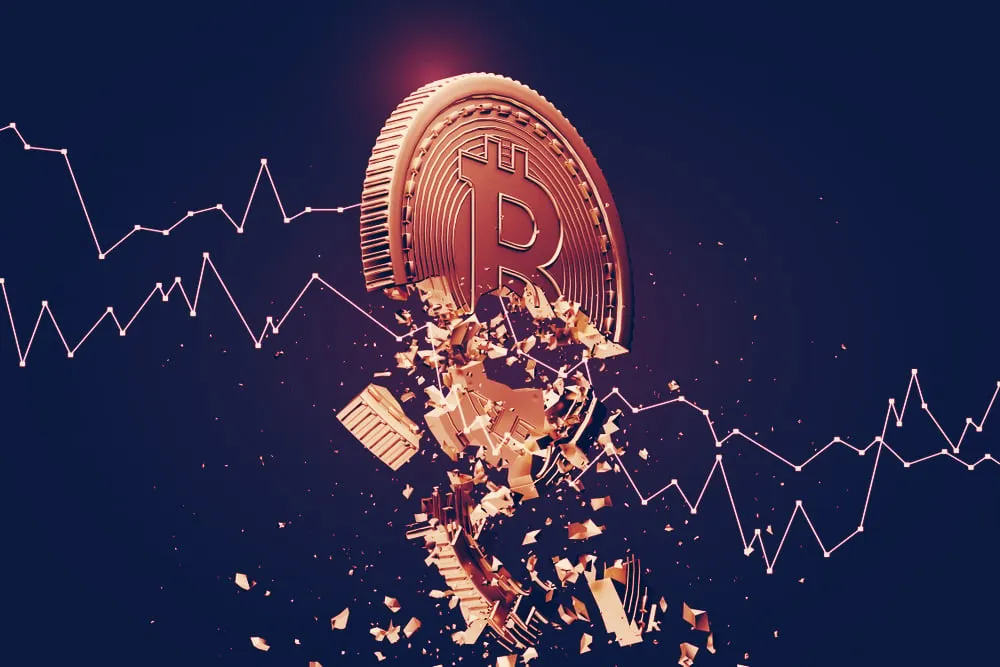 Bitcoin destruyendose. Imagen: Shutterstock