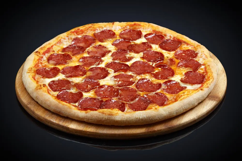 Lazlo Hanyecz buys two pizza for 10,000 Bitcoin