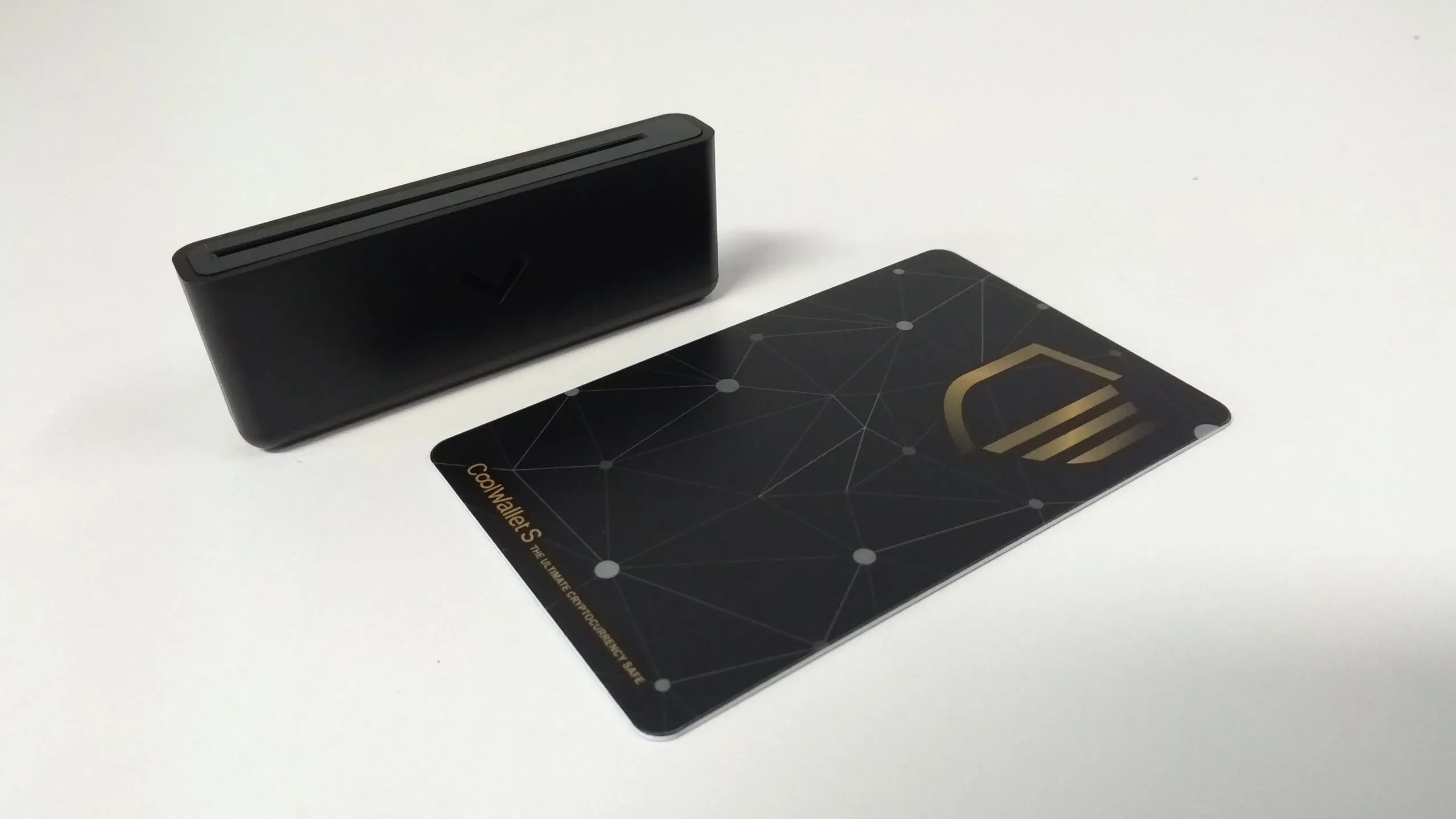 D'Cent Biometric Wallet, Cryptocurrency Hardware Wallet, Bluetooth, Supporting Bitcoin, Ethereum & More