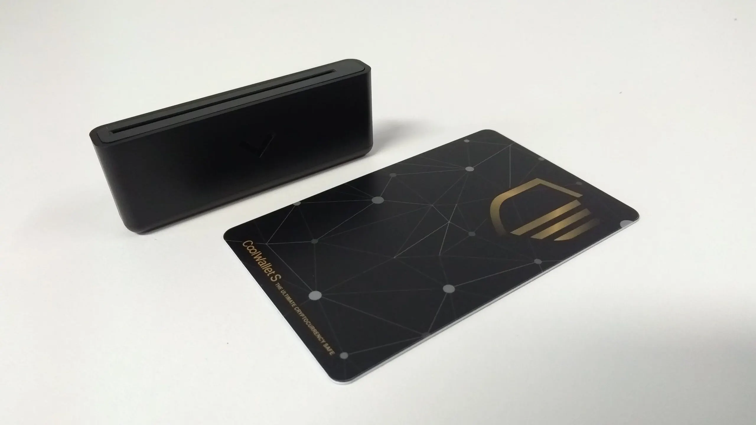 D'CENT Biometric Review - A Decent Bitcoin Hardware Wallet Option