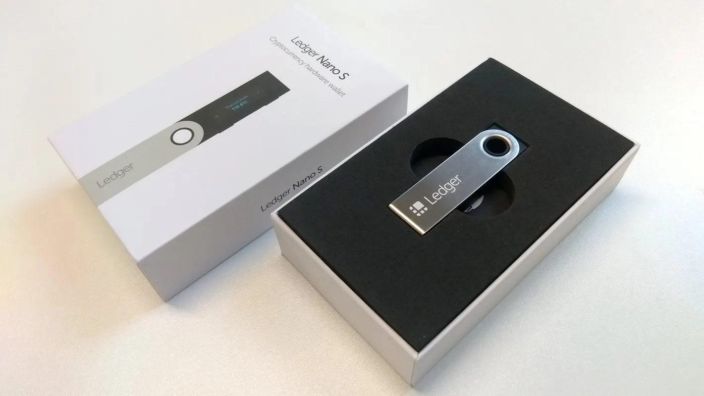 Ledger Nano S Crypto Wallet for Bitcoin Box Opening 