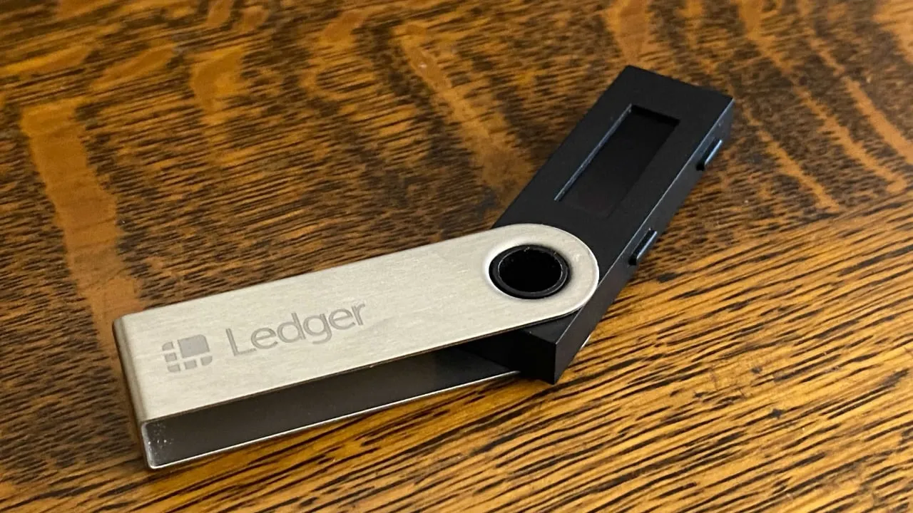 El monedero físico Ledger Nano S. Imagen: Decrypt