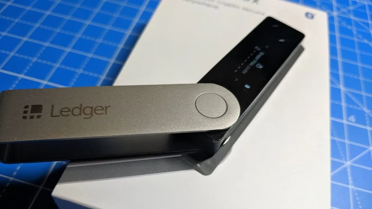 Ledger Nano X review - the crypto hardware wallet you need •