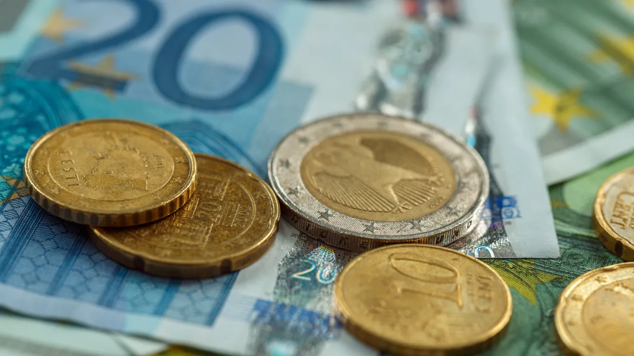 ECB director proposes 'unattractive' rates for theoretical digital euro