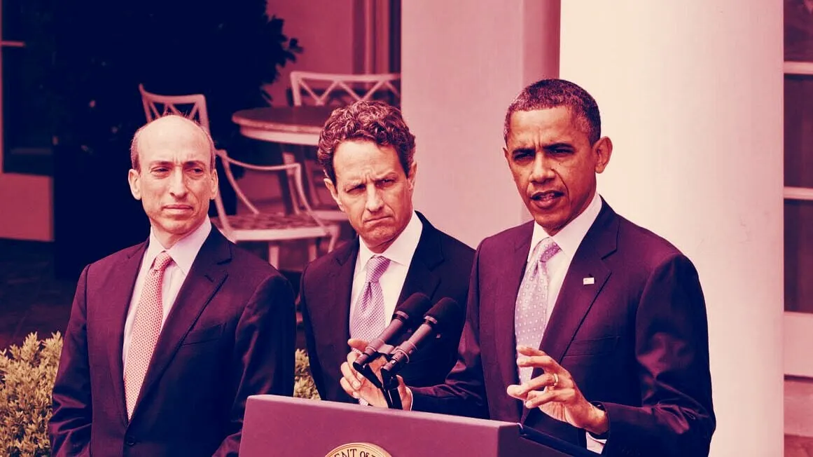 Gary Gensler, far left, next to Timothy Geithner and President Obama when he was Chairman of the CFTC. (Photo: Chuck Kennedy, The White House)