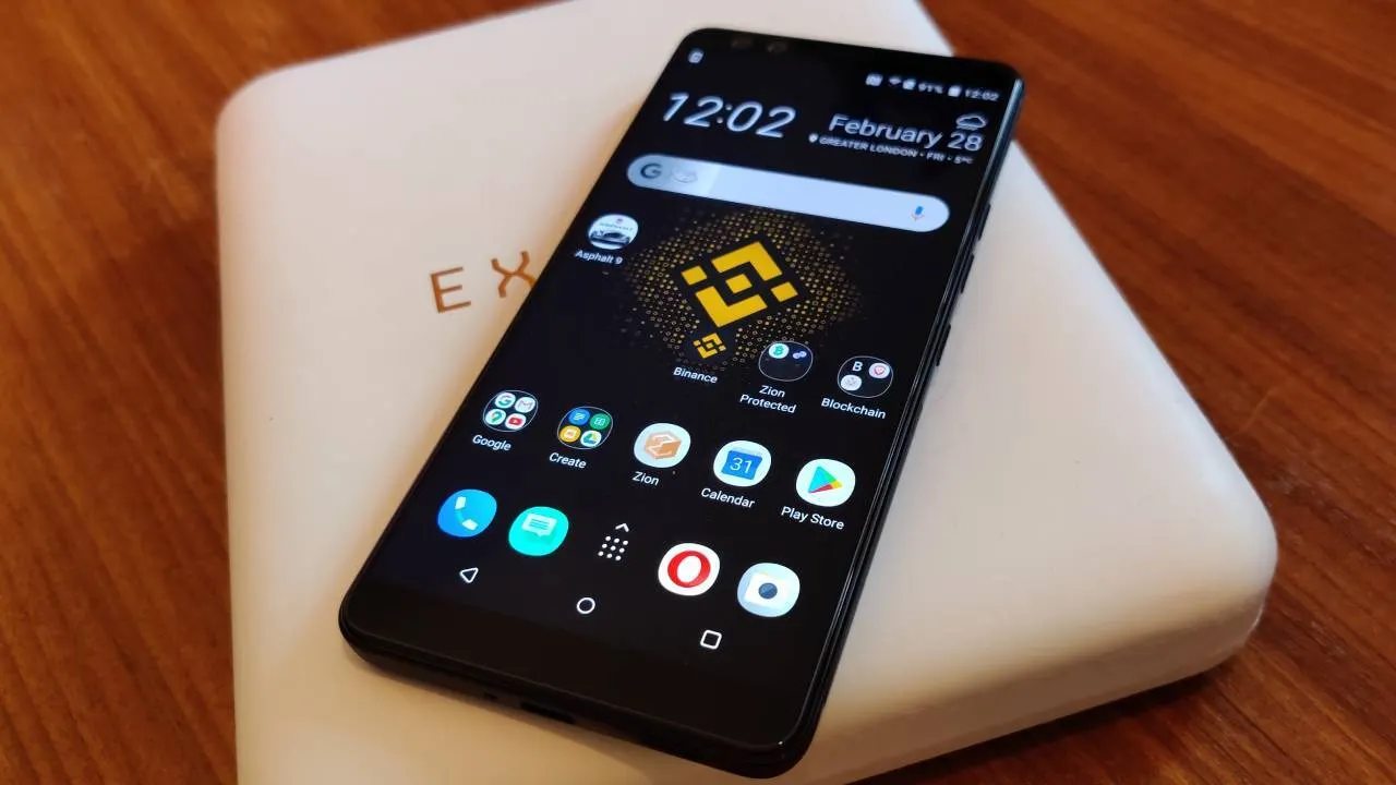 The HTC Exodus 1 Binance Edition comes with Binance branding and preloaded dapp (Image: Decrypt)